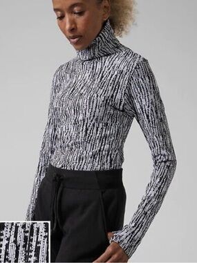 Athleta Flurry Elemental rib turtleneck top sz med